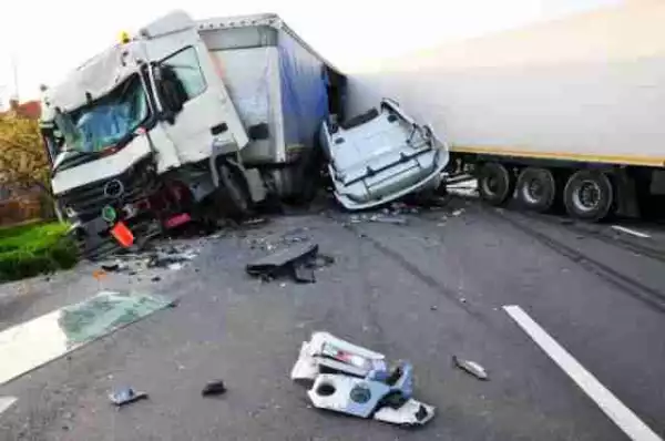 So SAD!! 9 Escape Death As Truck Falls On 2 Vehicles In Lagos (Details)